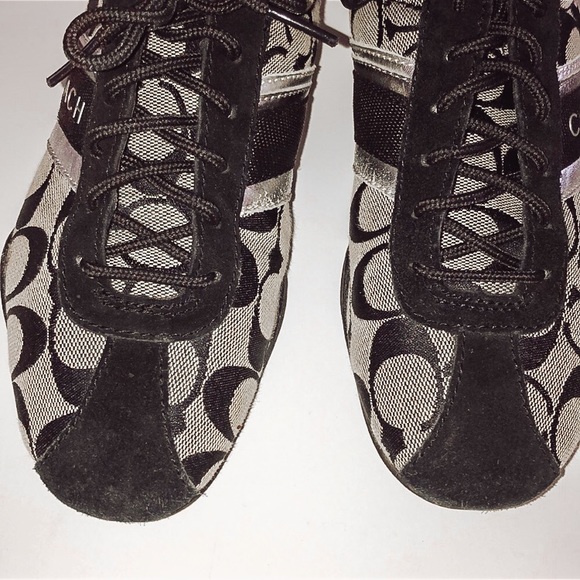 Coach - Picture 5 of 6